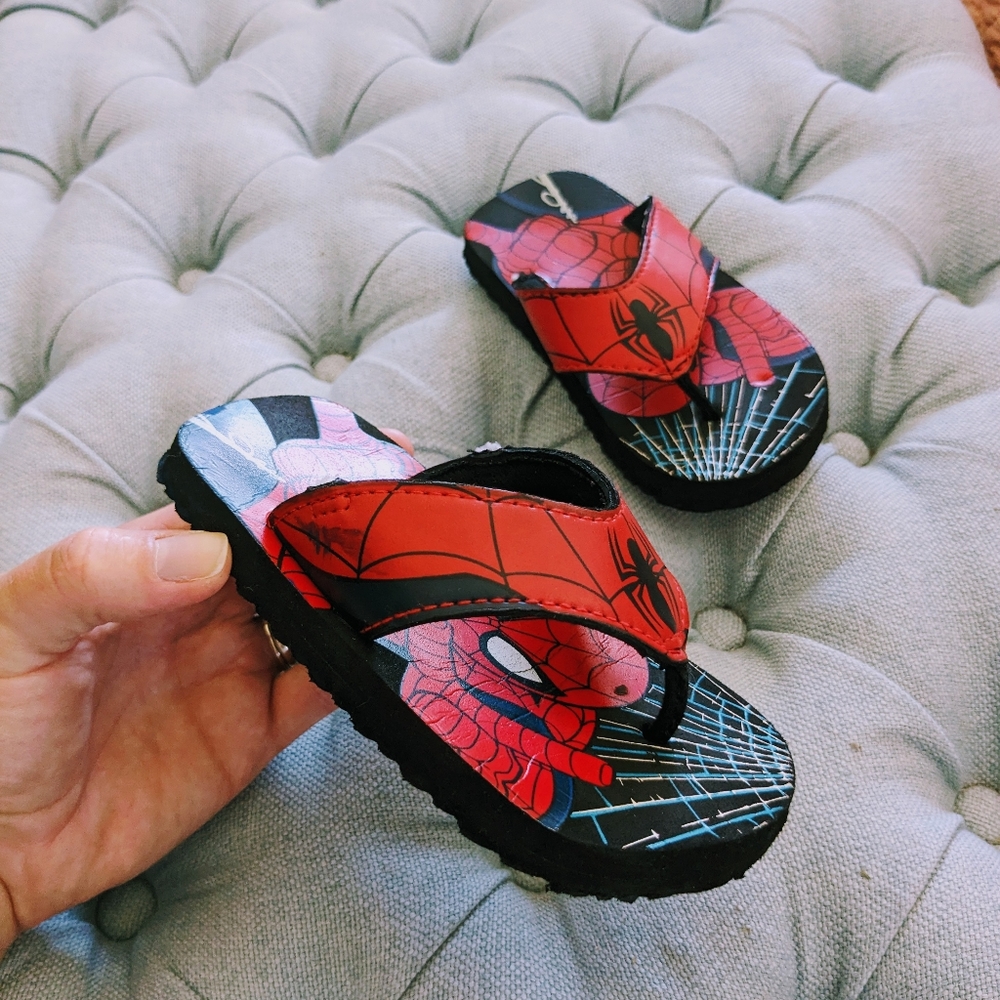 Spiderman flip flops 7/8 - Picture 2 of 5